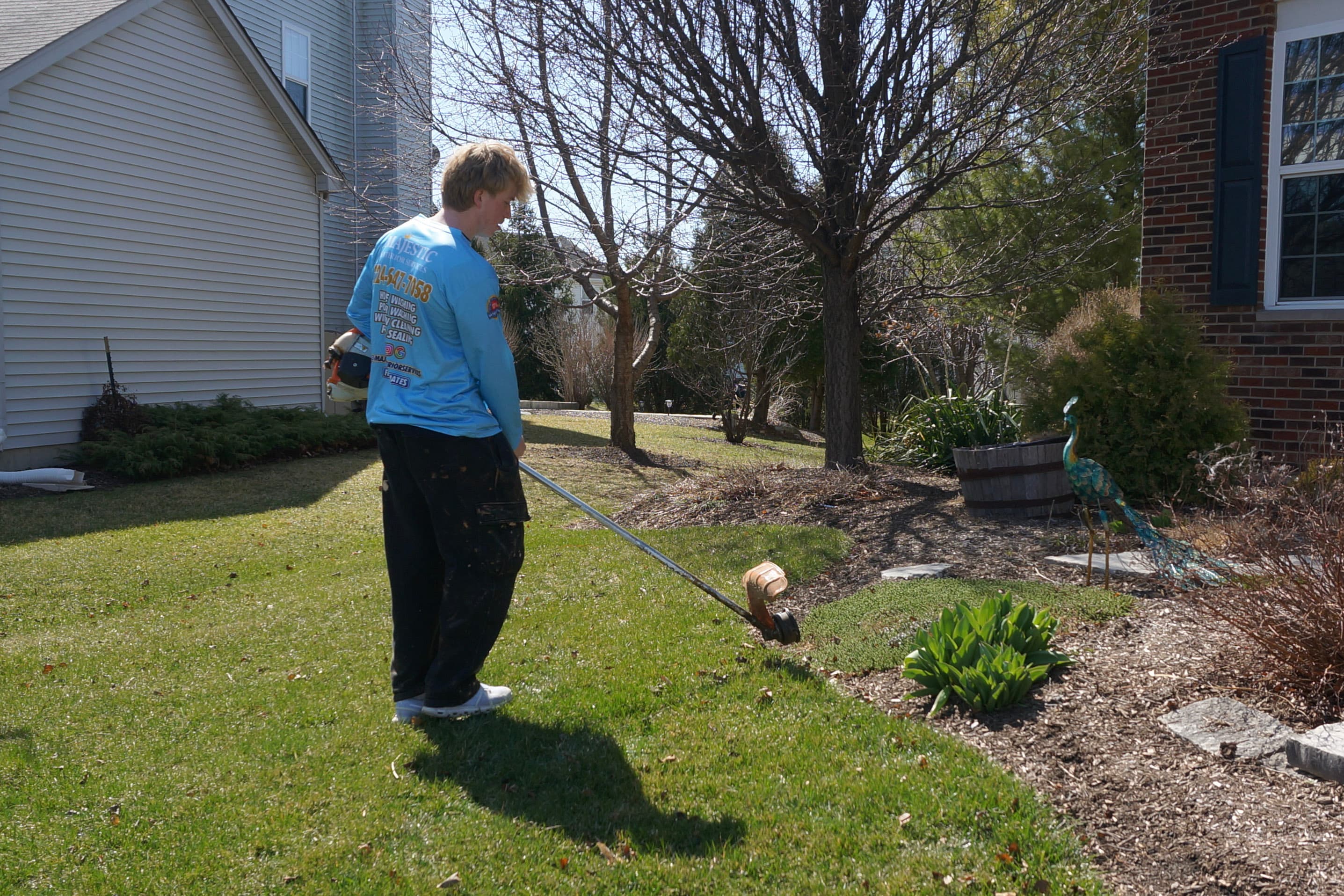 Lawn Mowing & Maintenance